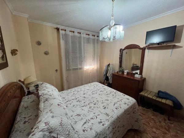 Chalet adosado en Cl Vg Mercedes