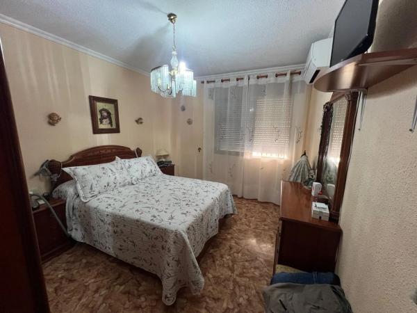 Chalet adosado en Cl Vg Mercedes