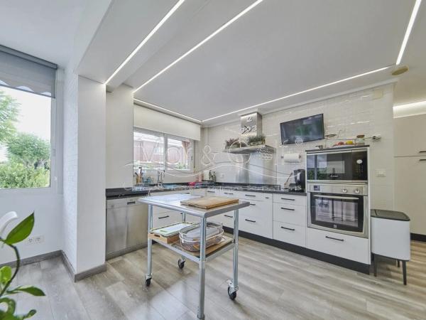 Chalet pareado en calle Pintor el Greco, 8