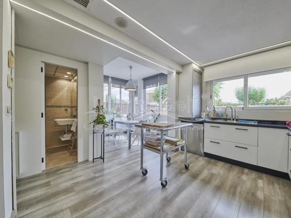 Chalet pareado en calle Pintor el Greco, 8