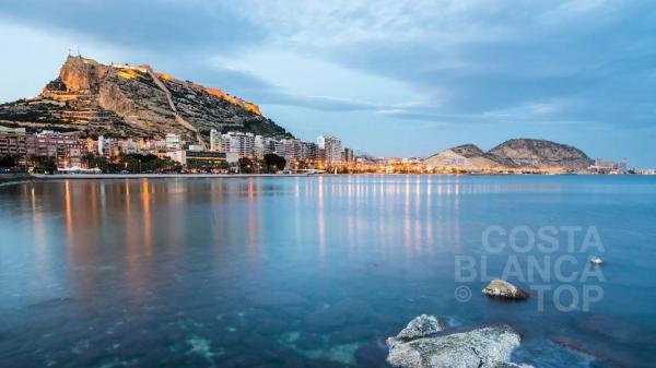Casa independiente en calle de la Camamil la