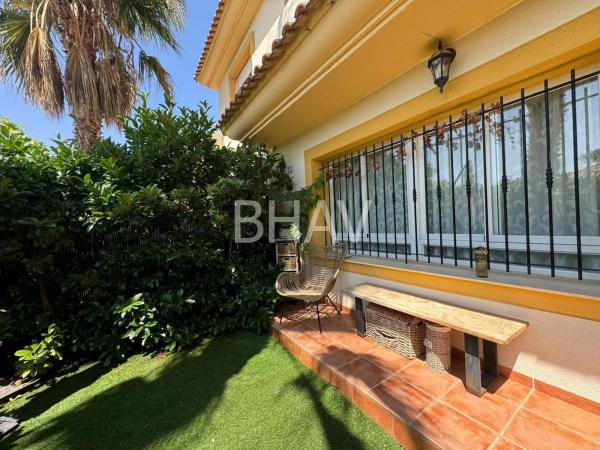 Chalet adosado en calle Bonalba