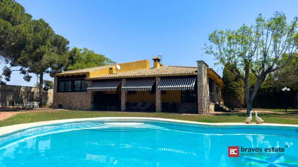 Casa independiente en calle Enric Arnaud