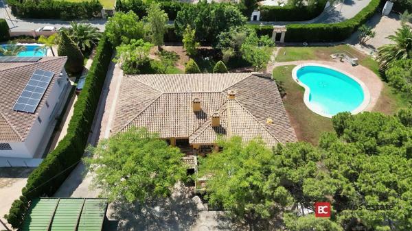 Casa independiente en calle Enric Arnaud