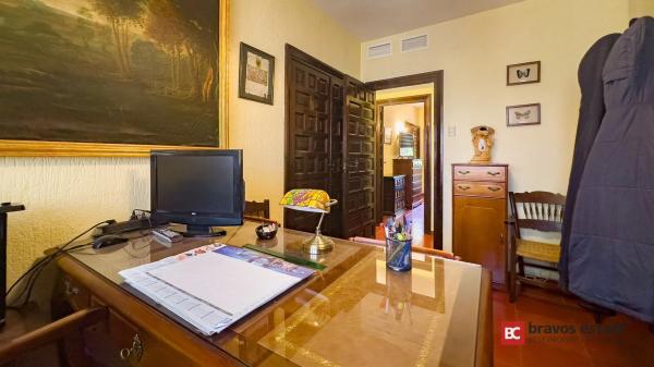 Casa independiente en calle Enric Arnaud