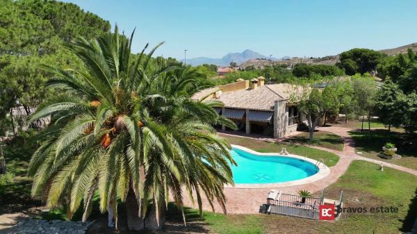 Casa independiente en calle Enric Arnaud