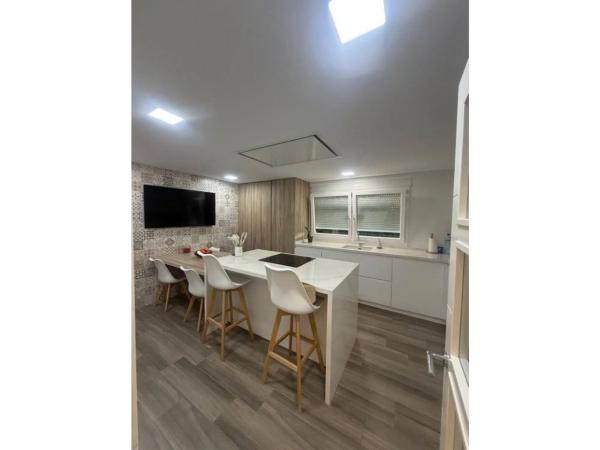 Casa independiente en calle Avellano, 8 -16