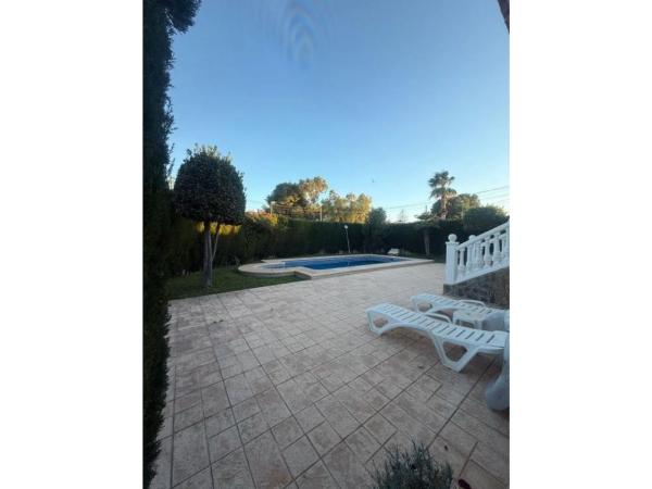 Casa independiente en calle Avellano, 8 -16