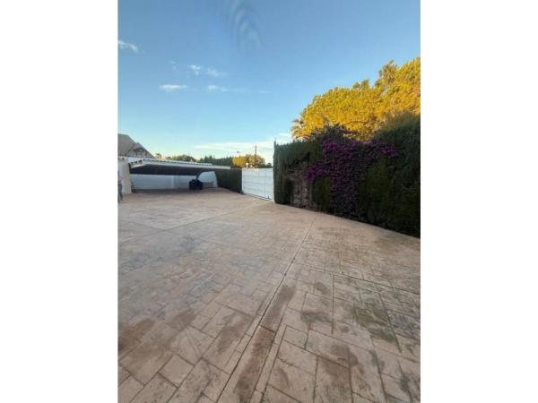 Casa independiente en calle Avellano, 8 -16