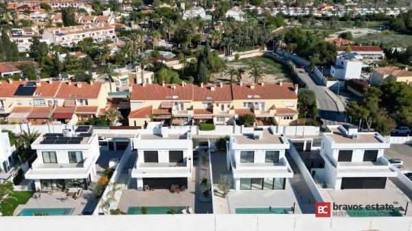 Casa independiente en calle José Pujalte