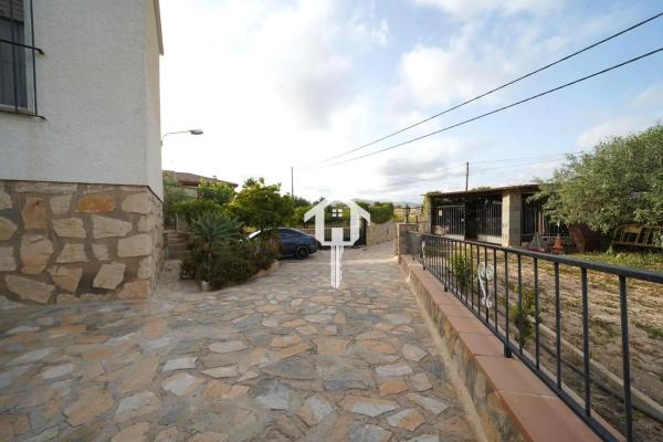 Casa independiente en calle Partida del Raspeig Polígono a