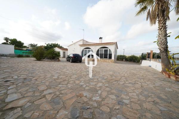 Casa independiente en calle Partida del Raspeig Polígono a