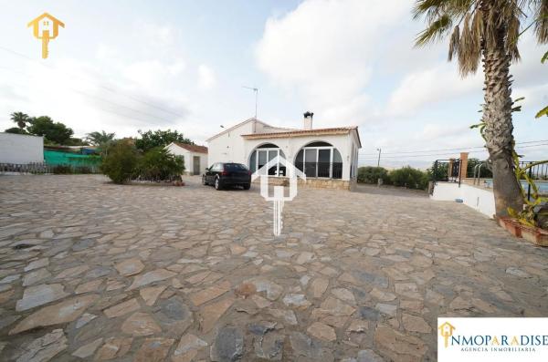 Casa independiente en calle Partida del Raspeig Polígono a