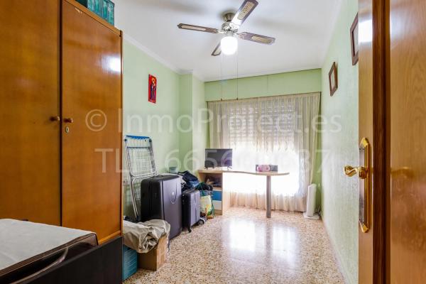 Piso en calle Montoyos