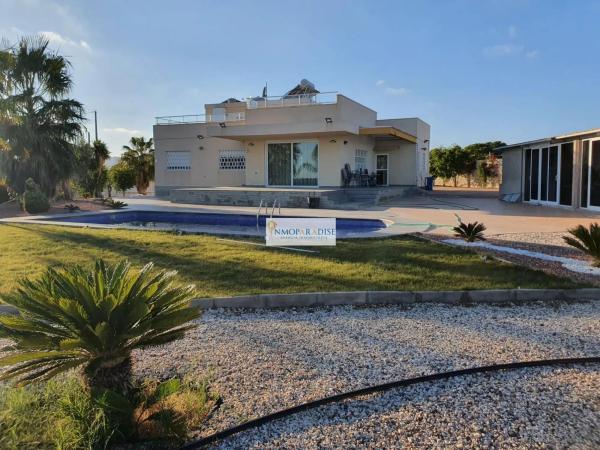 Casa independiente en avenida Serreta Ramos