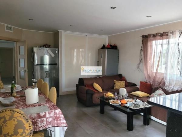 Casa independiente en avenida Serreta Ramos