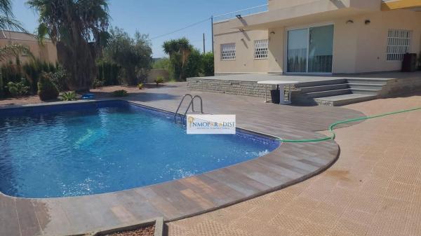 Casa independiente en avenida Serreta Ramos
