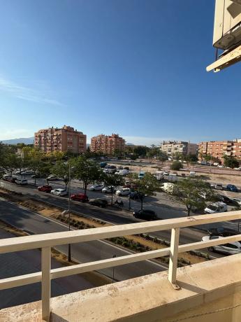 Piso en calle Álvarez Quintero, 34