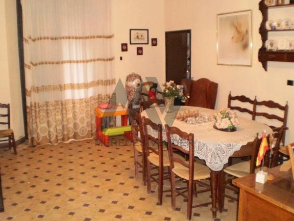 Caserón en plaza l'Església