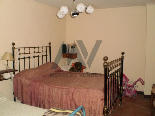 Caserón en plaza l'Església