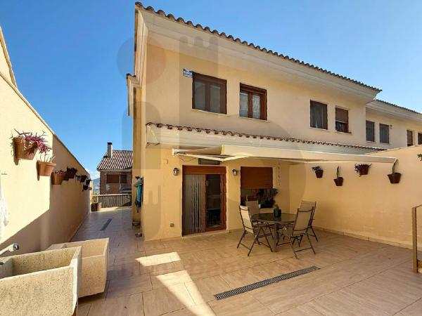 Chalet adosado en Cl Cavall Bernat, 1