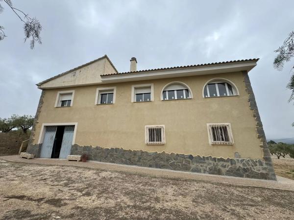 Casa independiente en avenida de Alcoy, 26