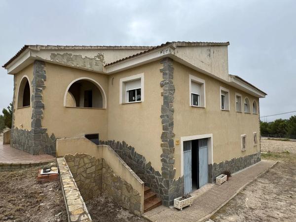 Casa independiente en avenida de Alcoy, 26