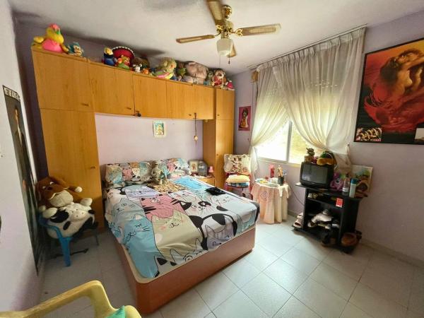 Casa independiente en calle b