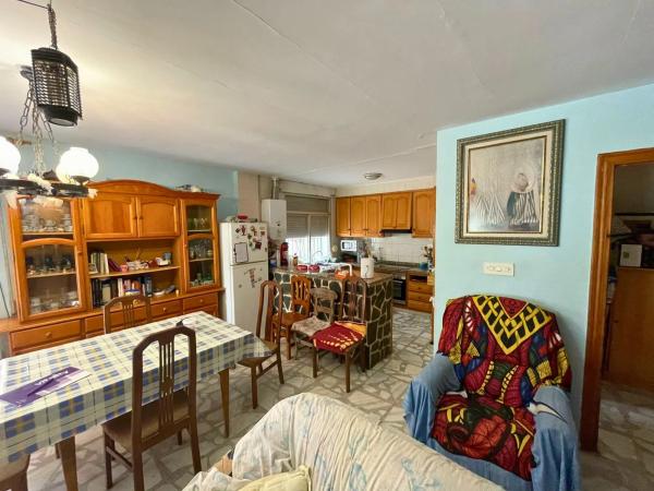 Casa independiente en calle b