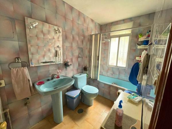 Casa independiente en calle b