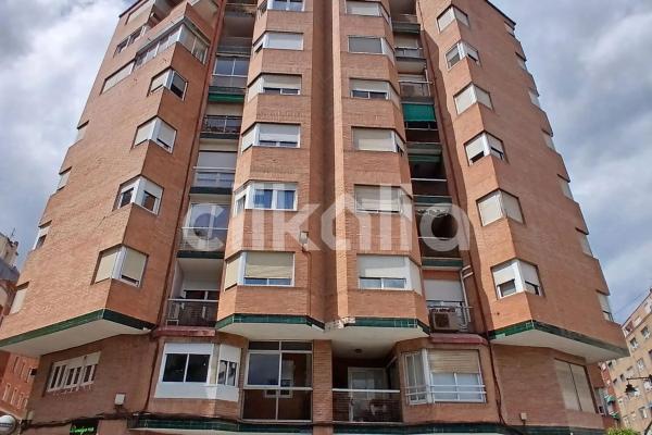 Piso en plaza Miguel Hernández