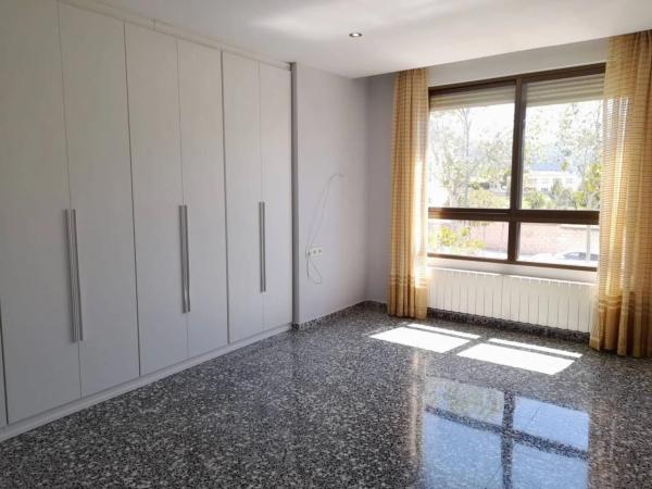 Piso en avenida de Juan Carlos i