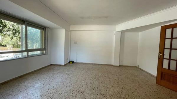 Piso en avenida del País Valencià