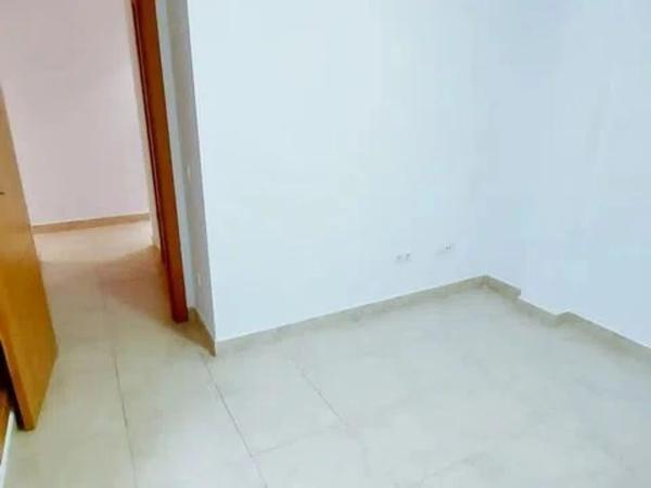 Piso en avenida Madrid, 3