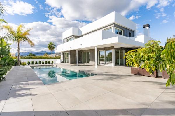 Chalet en Cala Advocat - Baladrar