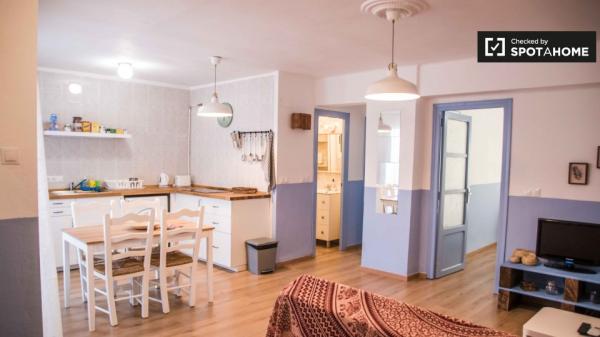 Se alquila piso de 2 habitaciones en Cabanyal-Canyamelar.