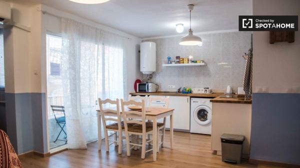 Se alquila piso de 2 habitaciones en Cabanyal-Canyamelar.