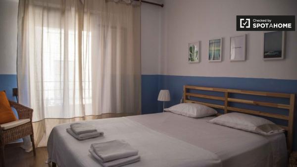 Se alquila piso de 2 habitaciones en Cabanyal-Canyamelar.