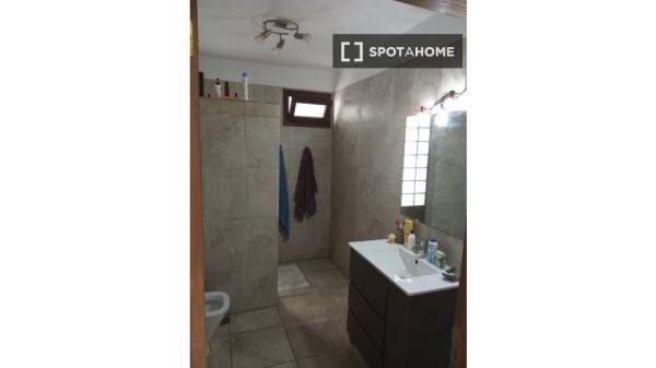 Apartamento de 2 dormitorios en alquiler en Adeje