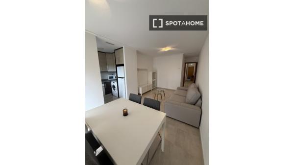 Piso de 2 dormitorios en alquiler en Elche.