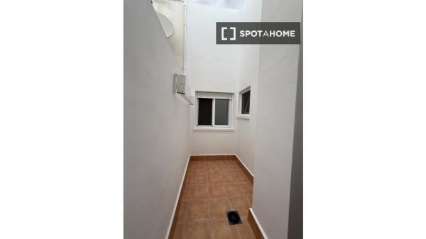 Piso de 2 dormitorios en alquiler en Elche.