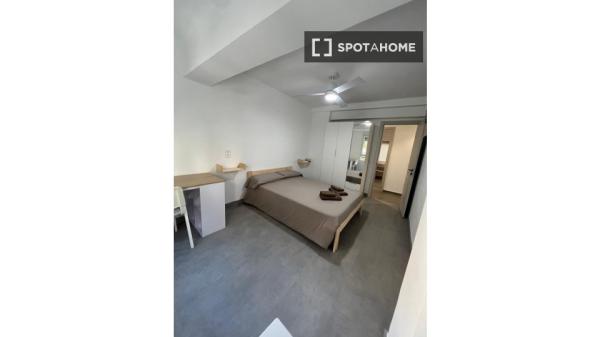 Se alquila habitación en piso compartido de 5 habitaciones, Alicante