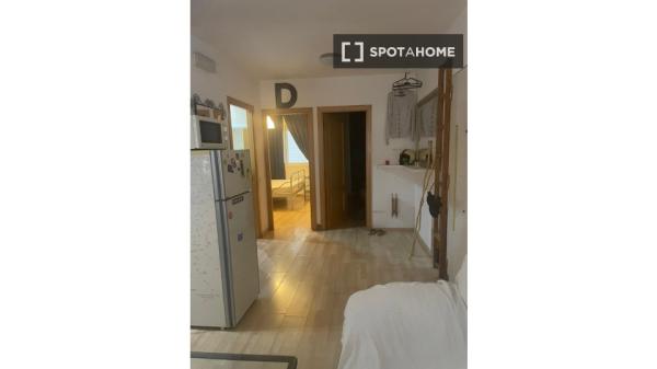 Habitación en piso compartido en barcelona.