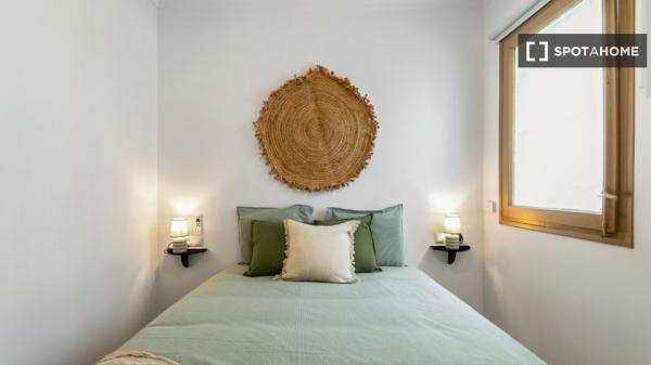 Habitación en piso compartido en barcelona.