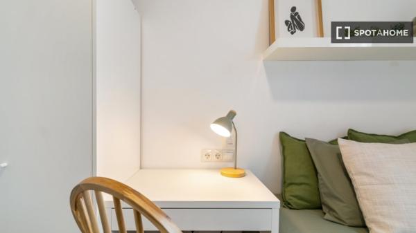 Habitación en piso compartido en barcelona.