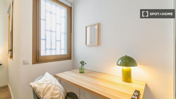 Habitación en piso compartido en barcelona.