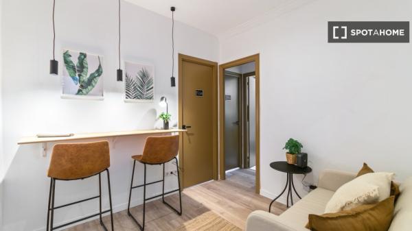 Habitación en piso compartido en barcelona.