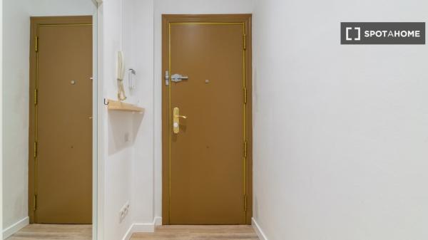 Habitación en piso compartido en barcelona.