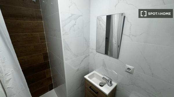 Piso de 5 habitaciones en alquiler en Trafalgar, Madrid