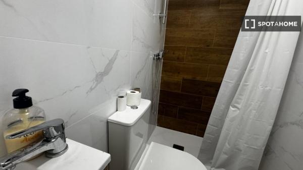 Piso de 5 habitaciones en alquiler en Trafalgar, Madrid